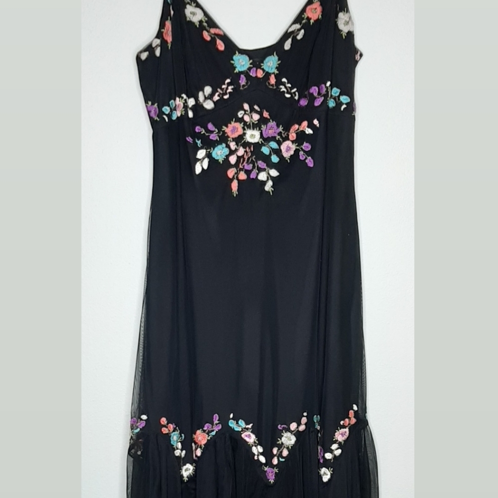 Mix it spaghetti strap black with floral dress
